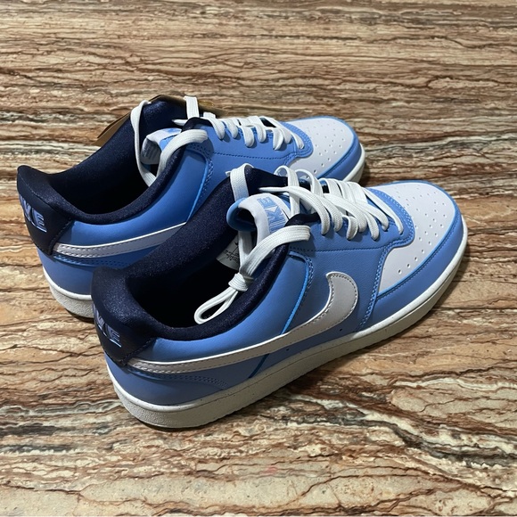 Nike - Picture 7 of 17